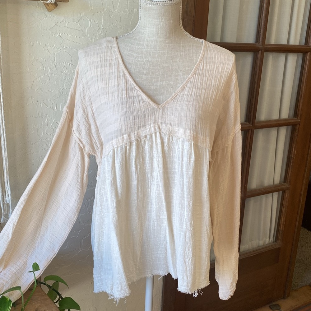 Promesa Two-Tone Cream and Off-White V-Neck Peasant Blouse